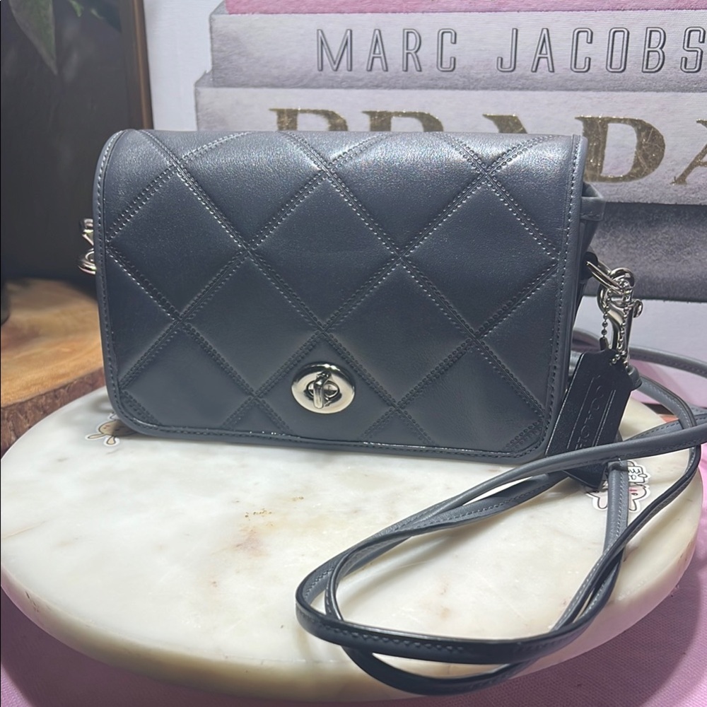 COACH PENNY SHOULDER PURSE IN EMBOSSED QUILTED LEATHER EUC